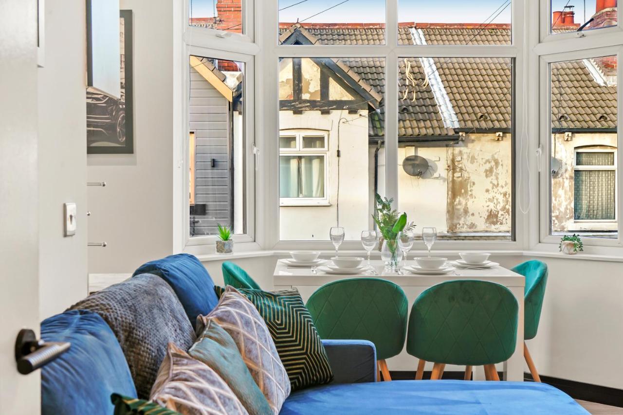 Stylish Yorkshire Gem - Sleeps 4 - Great Location Castleford Exterior foto
